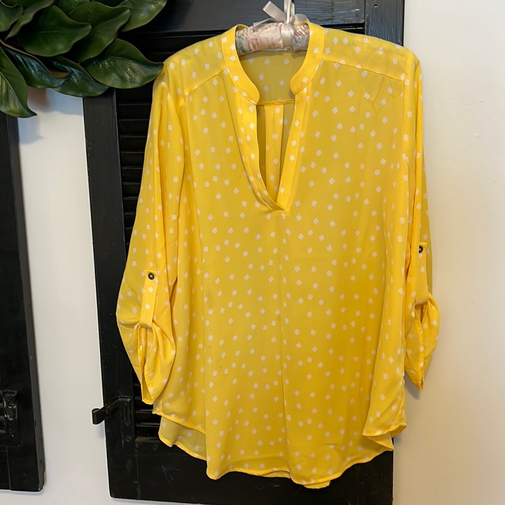 Lush top yellow dot with 3/4 length sleeve